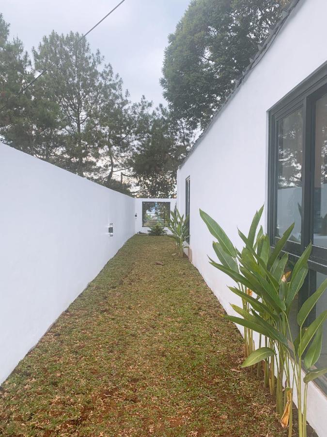 Villa Casa De Gaudi Lembang Exterior foto